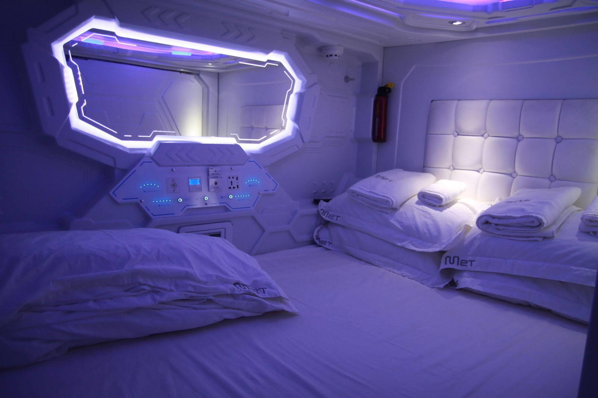 Capsule hotel Met A Space Pod @ Little India Singapore